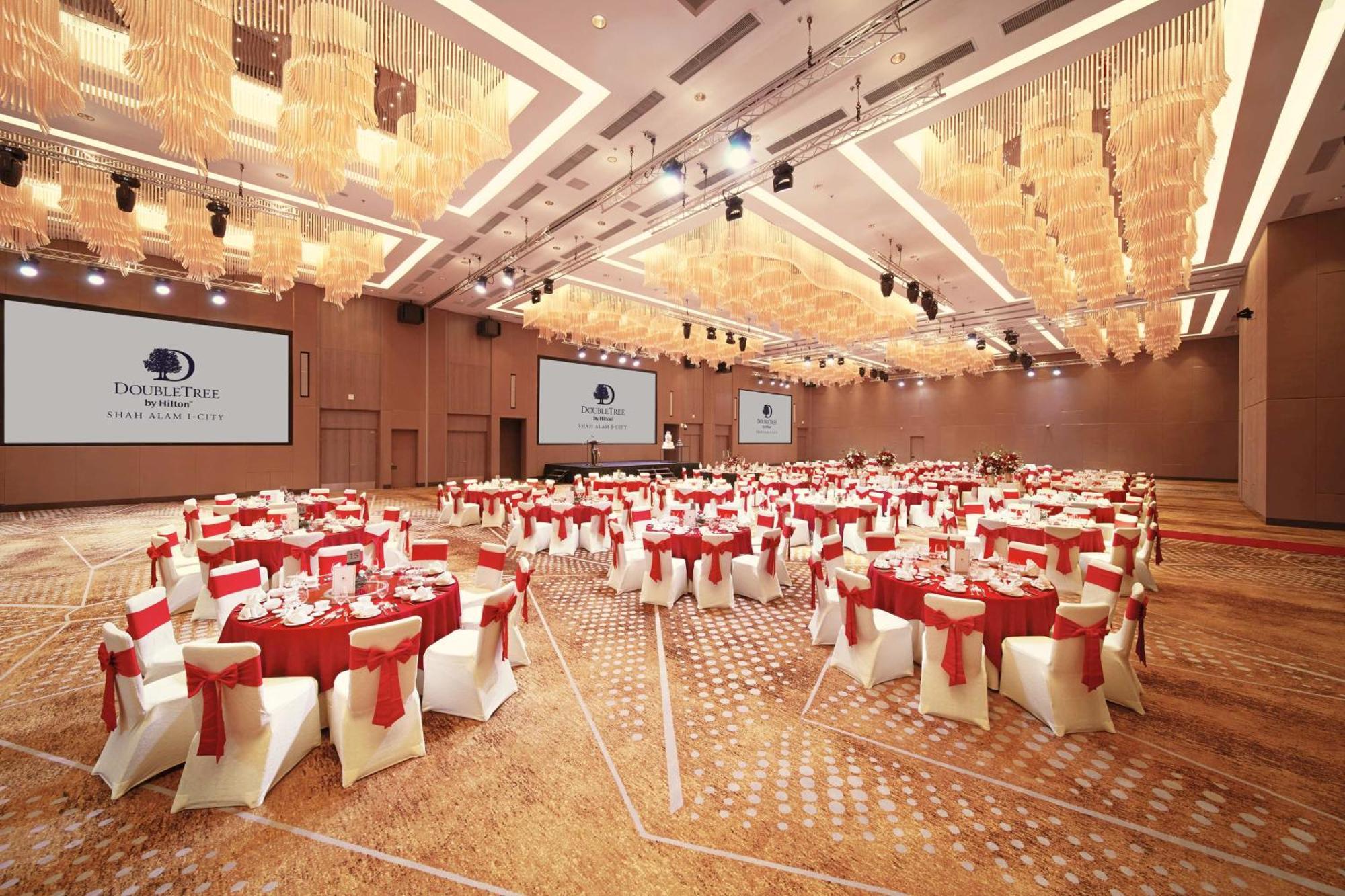Doubletree By Hilton I-city Hotel 5*