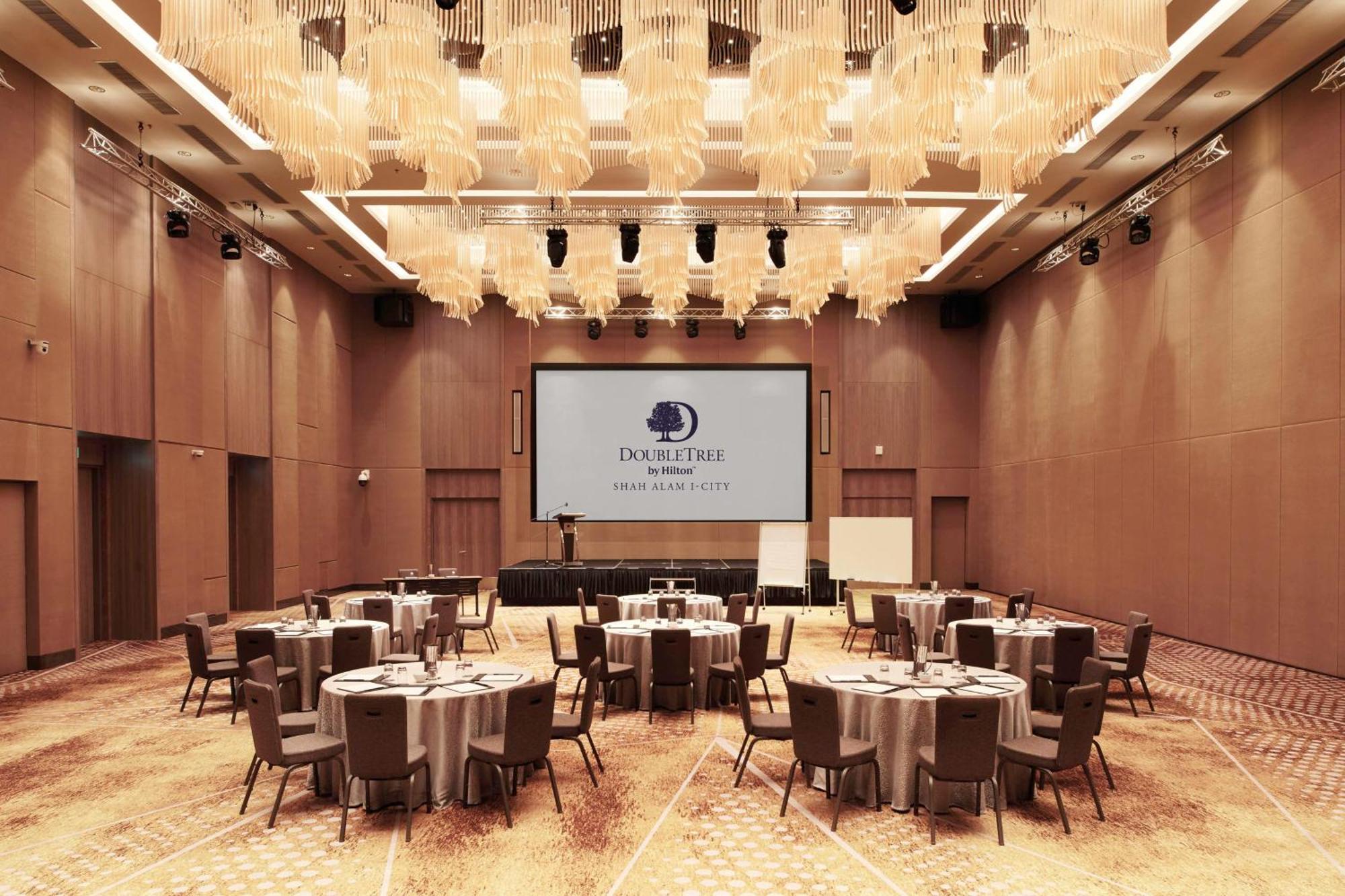 Hotel Doubletree By Hilton I-city 5*
